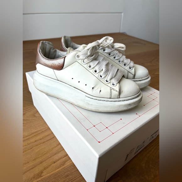 Alexander McQueen Oversized Leather Women's sneakers - Picture 2 of 8